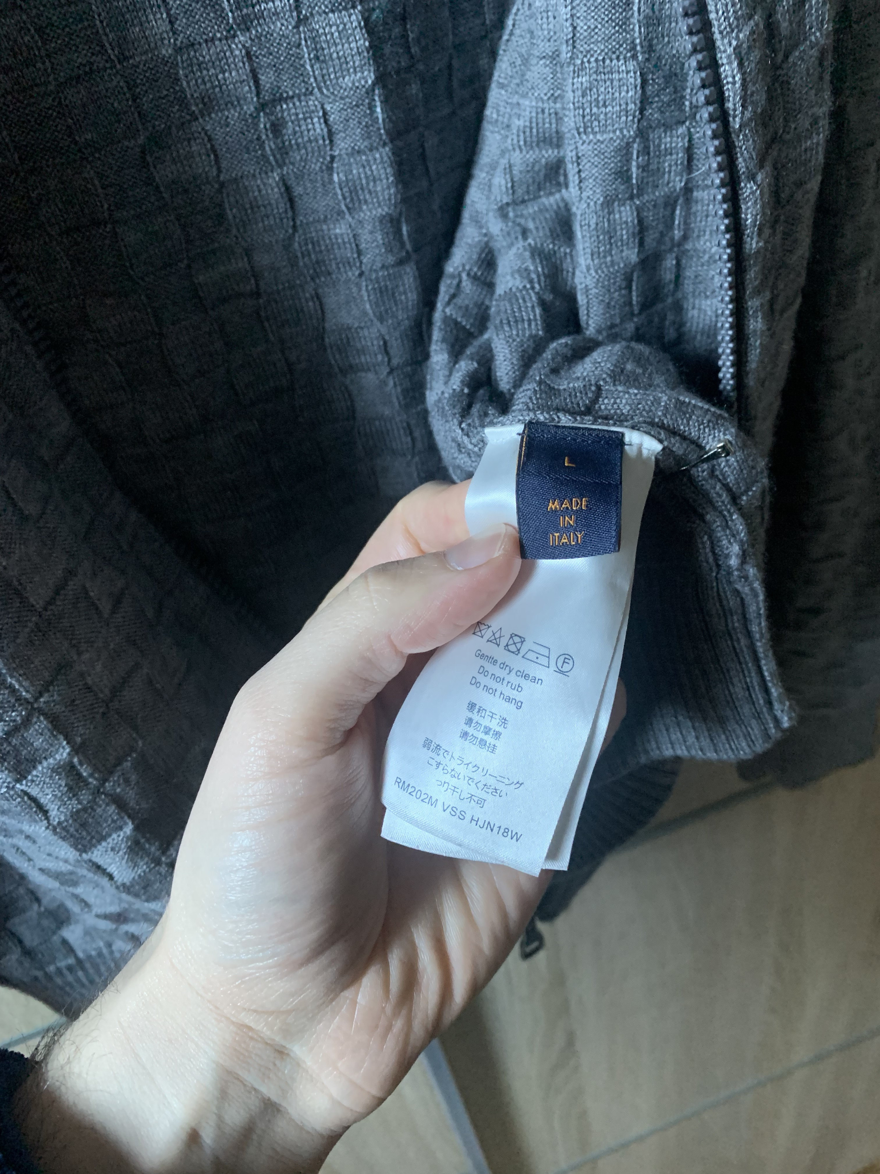 PENDING] - (EU) Louis Vuitton Damier Signature Zip-Through Cardigan Grey  1:1