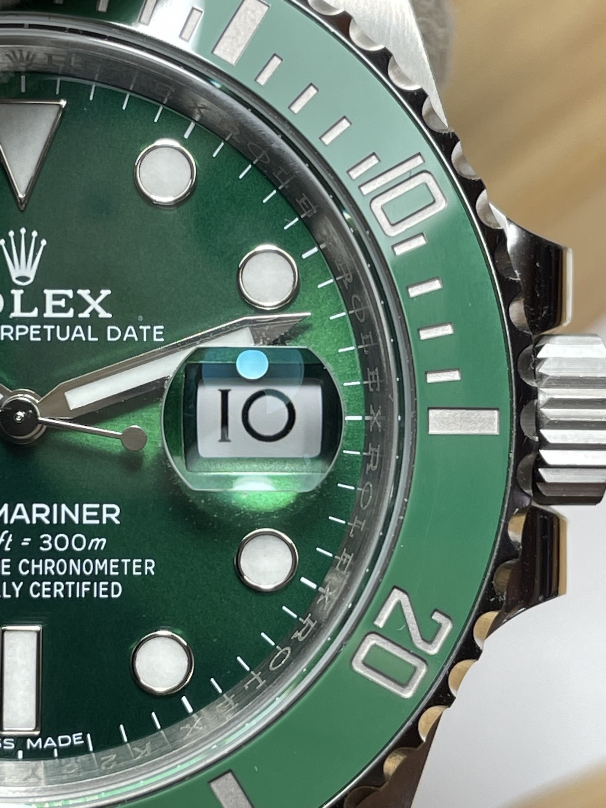 Rolex Submariner Black (11610LN) Vs Rolex Submariner Green Hulk (116610LV)  - Which would you choose? 