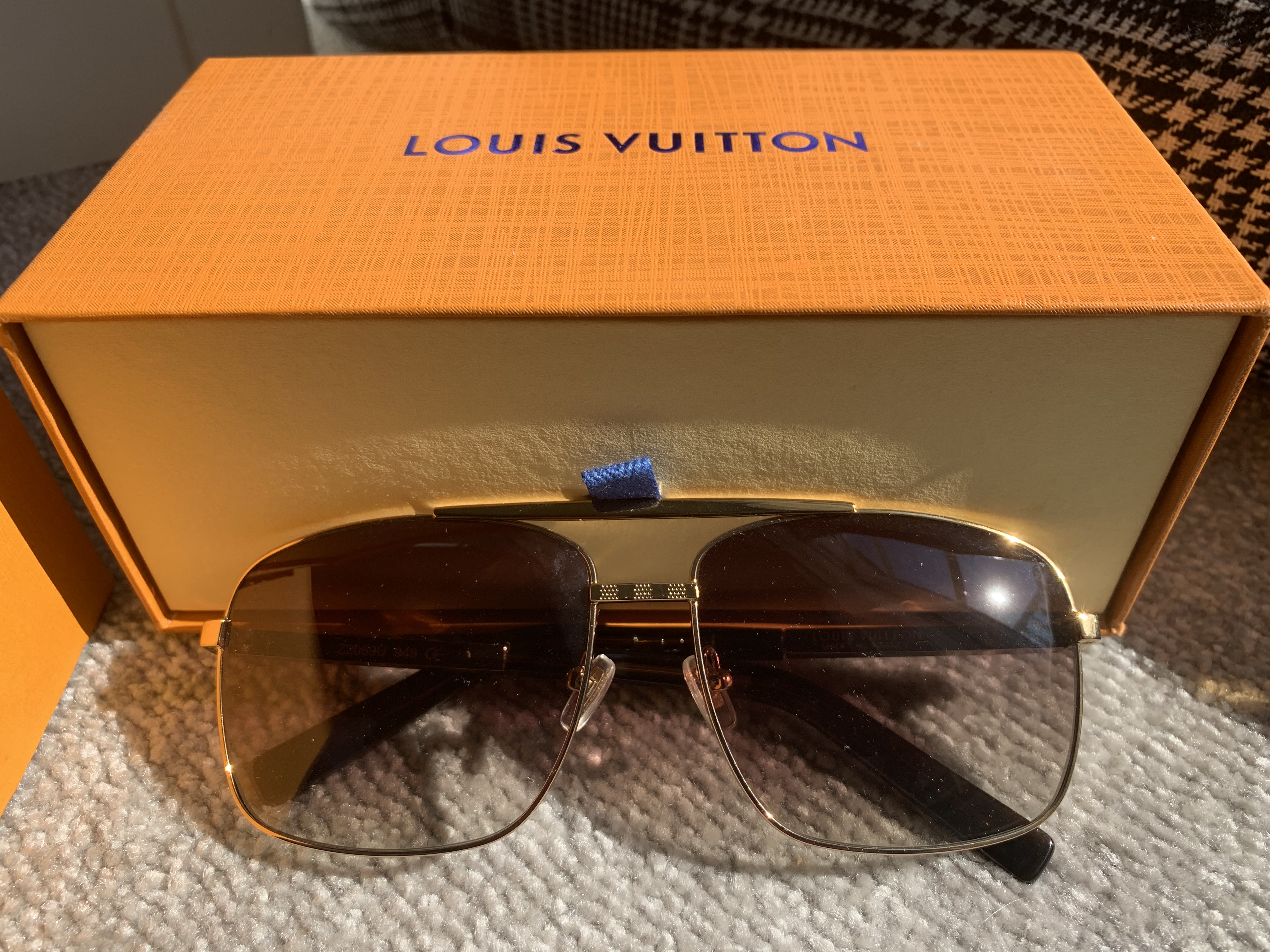 LOUIS VUITTON LV men's sunglasses – two pairs, one is Z0259U
