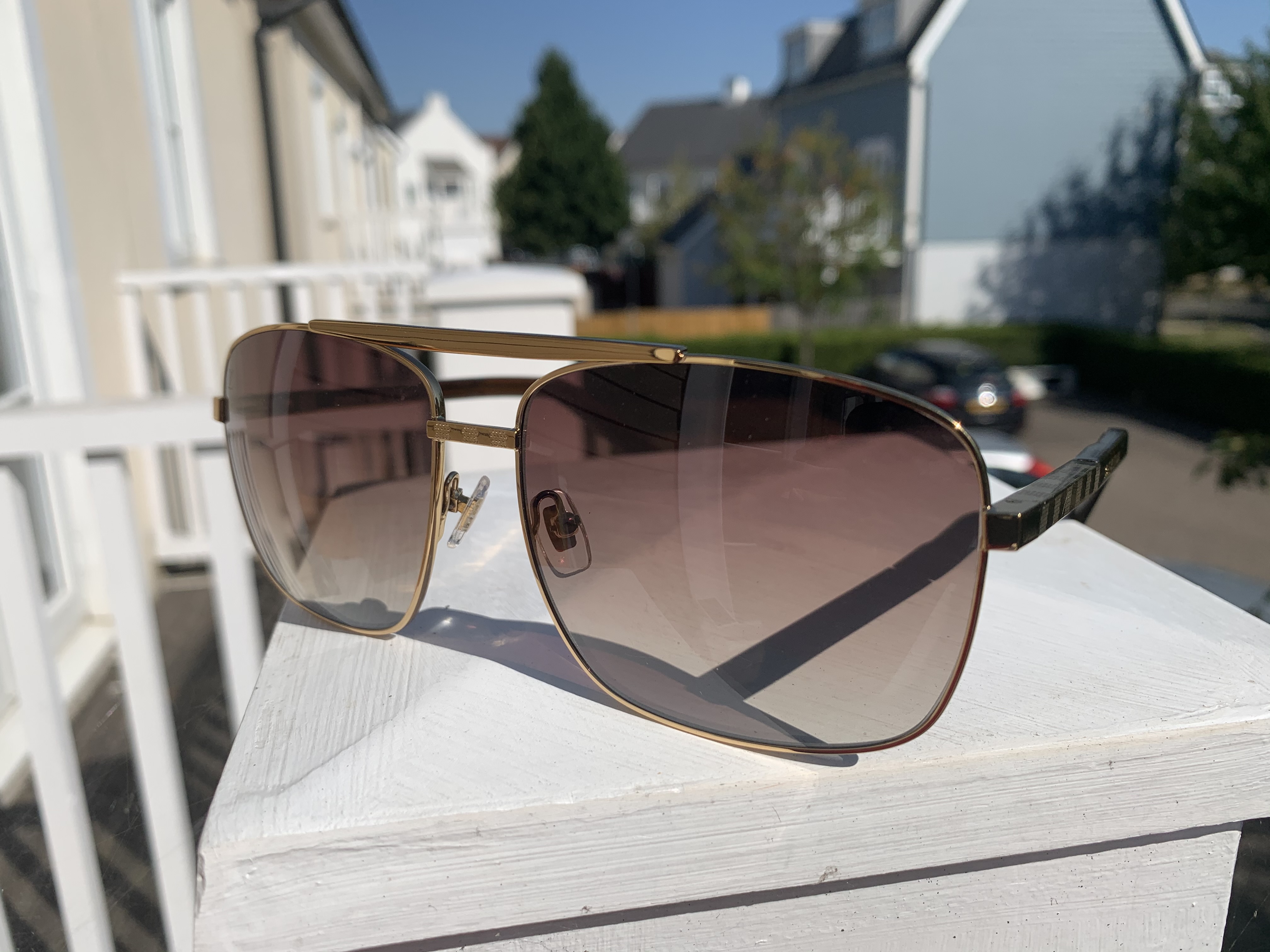 LOUIS VUITTON LV men's sunglasses – two pairs, one is Z0259U